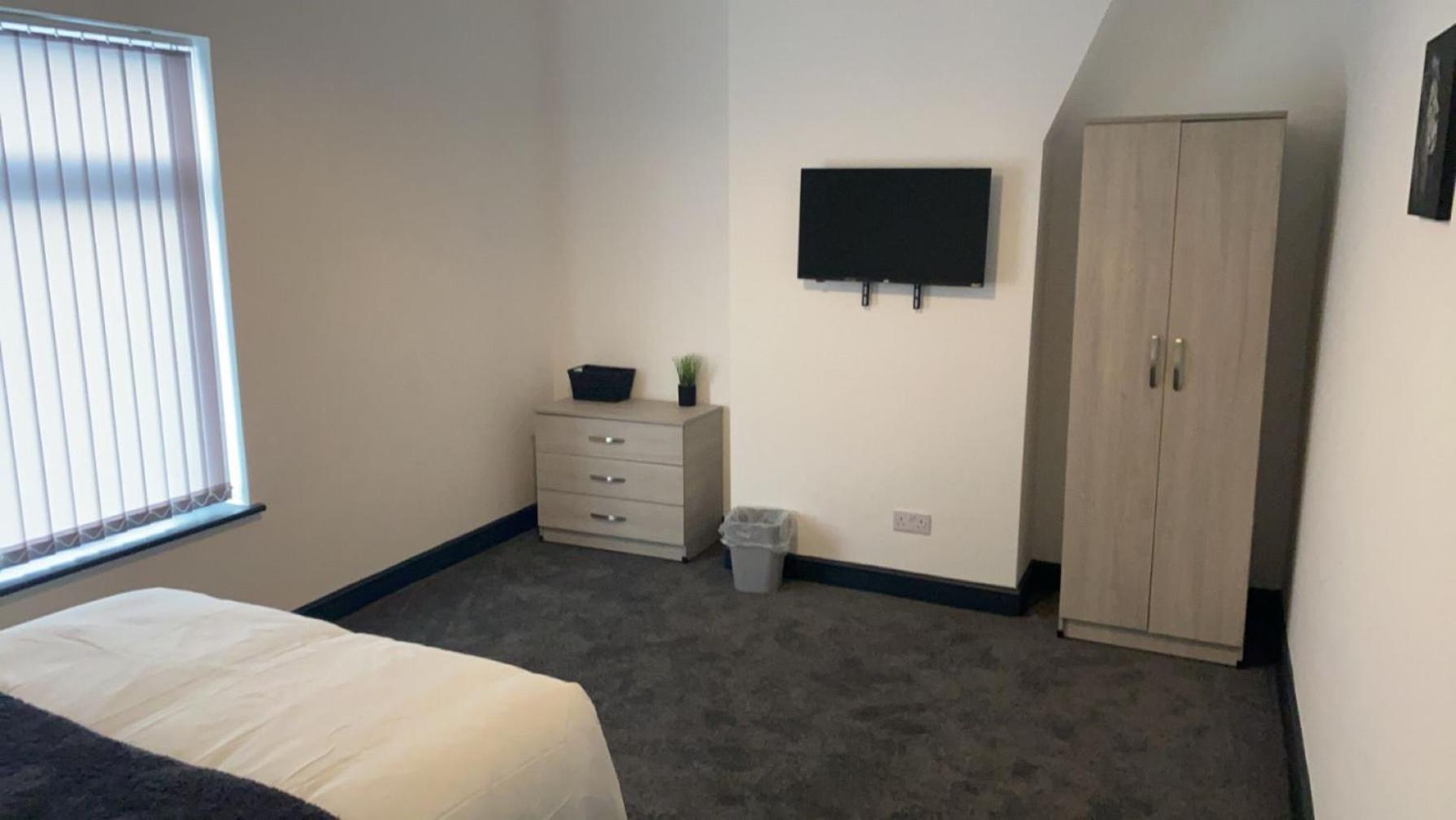 Houghton Guest House 2 Stoke-on-Trent ภายนอก รูปภาพ