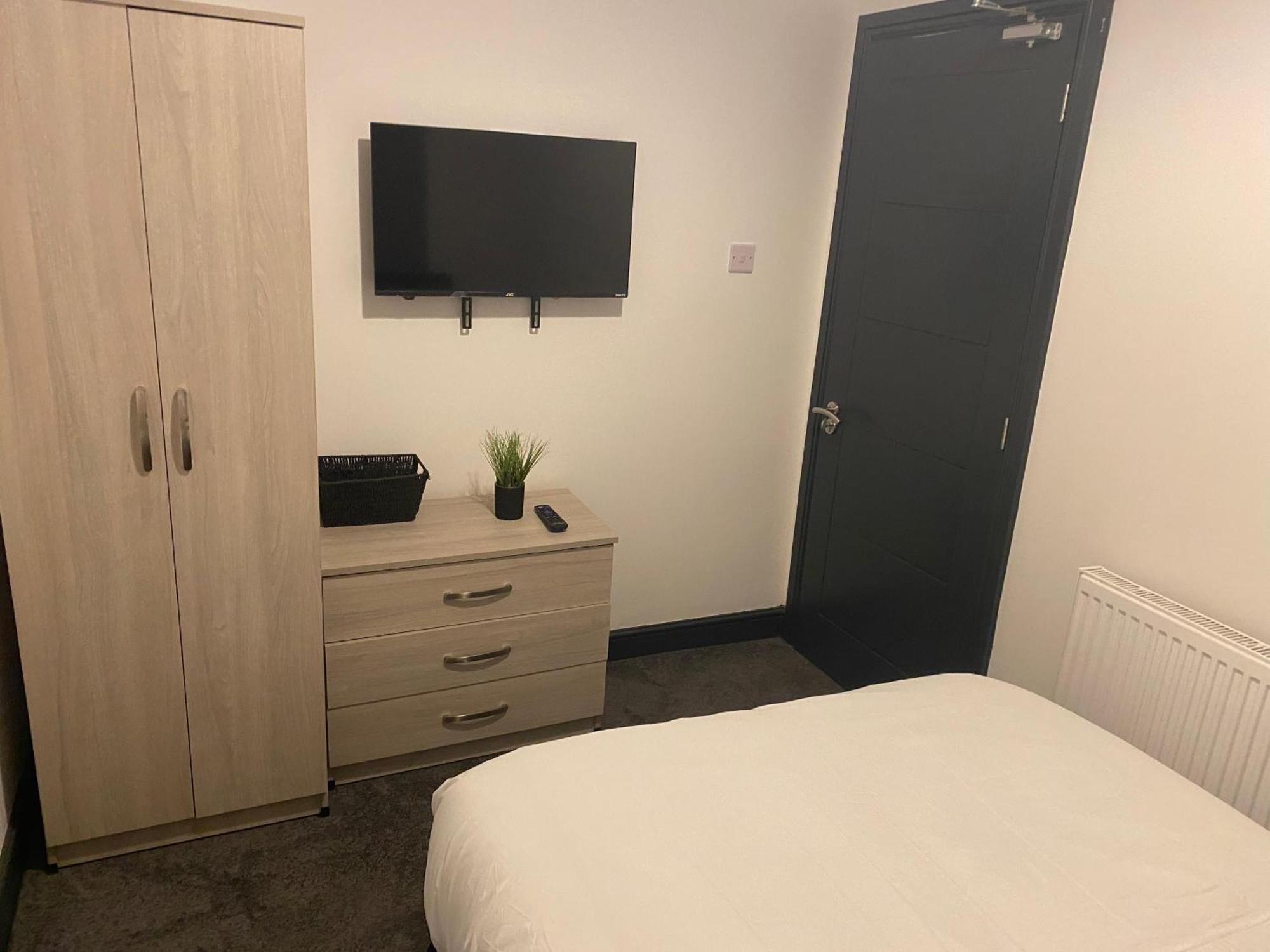 Houghton Guest House 2 Stoke-on-Trent ภายนอก รูปภาพ